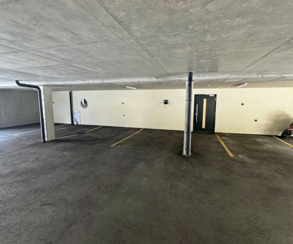 Tiefgarage mit Stellplätzen