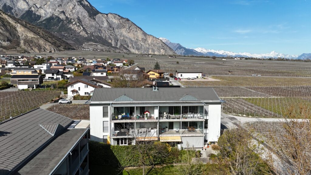 Wohnhaus mit Bergpanorama
