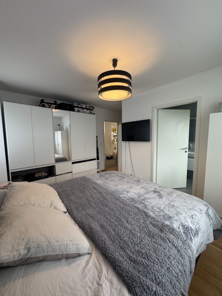 Schlafzimmer mit Einbauschrank